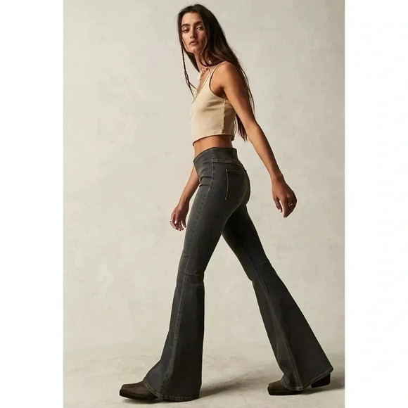 NWT Free People Penny Pull On Flare Jeans Mid Rise in Echo Back Alley Blue - Picture 1 of 16